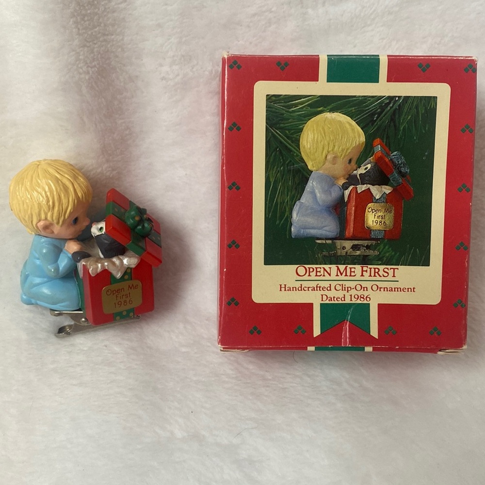 Hallmark Vintage 1986 ‘Open Me First’ Clip-On Ornament